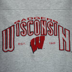 NCAA (Lee) - Wisconsin Badgers Embroidered Sweatshirt 1990s X-Large Vintage Retro Football College