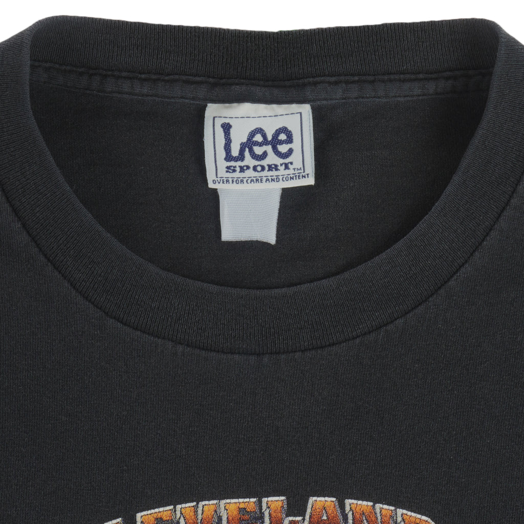 NFL (Lee) - Cleveland Browns Helmet T-Shirt 2001 Large Vintage Retro Football