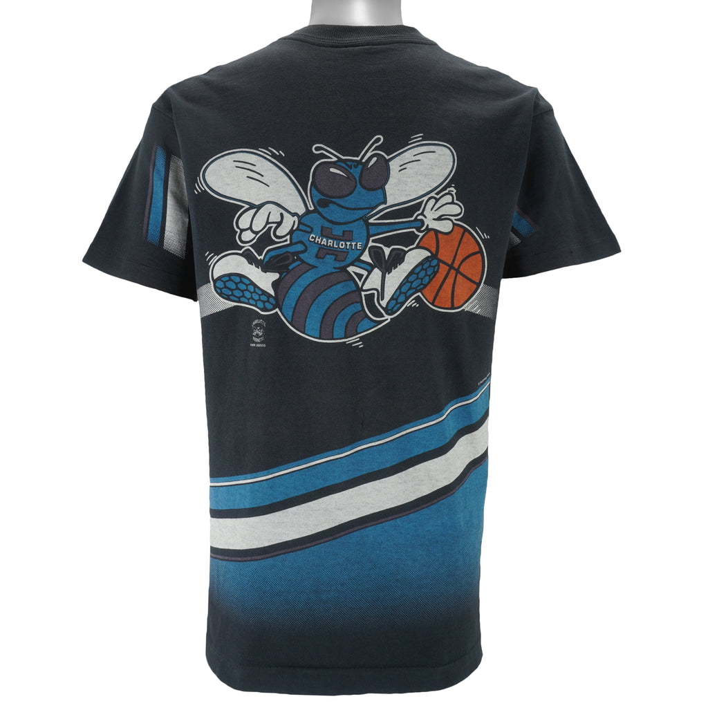 NBA (Nutmeg) - Charlotte Hornets T-Shirt 1990s Medium Vintage Retro Basketball