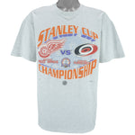 NHL (Gildan) - Red Wings VS Hurricanes Stanley Cup Champs T-Shirt 2002 X-Large