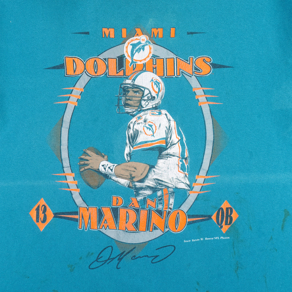 NFL (Nutmeg) - Miami Dolphins Dan Marino No. 13 QB T-Shirt 1993 Large vintage retro football