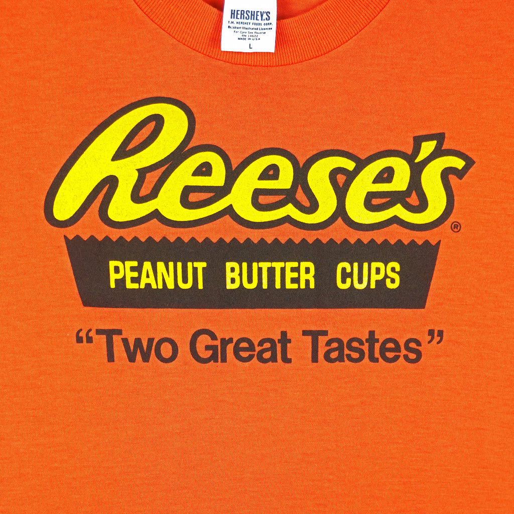 Vintage (Hershey's) - Reese Chocolate Peanut Butter Cups T-shirt 1990s Large Vintage Retro