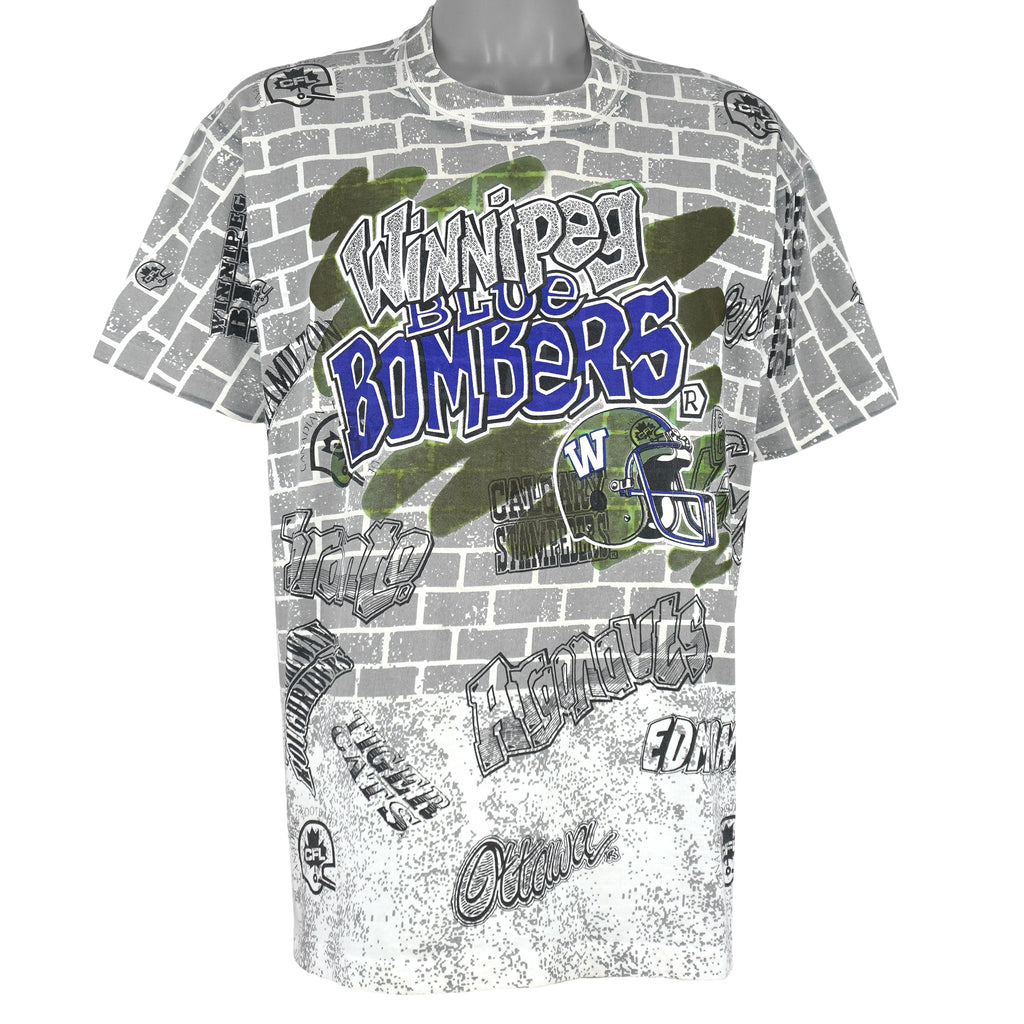 CFL (Fruit Of The Loom) - Winnipeg Blue Bombers All Over Print T-Shirt 1990s X-Large Vintage Retro Football