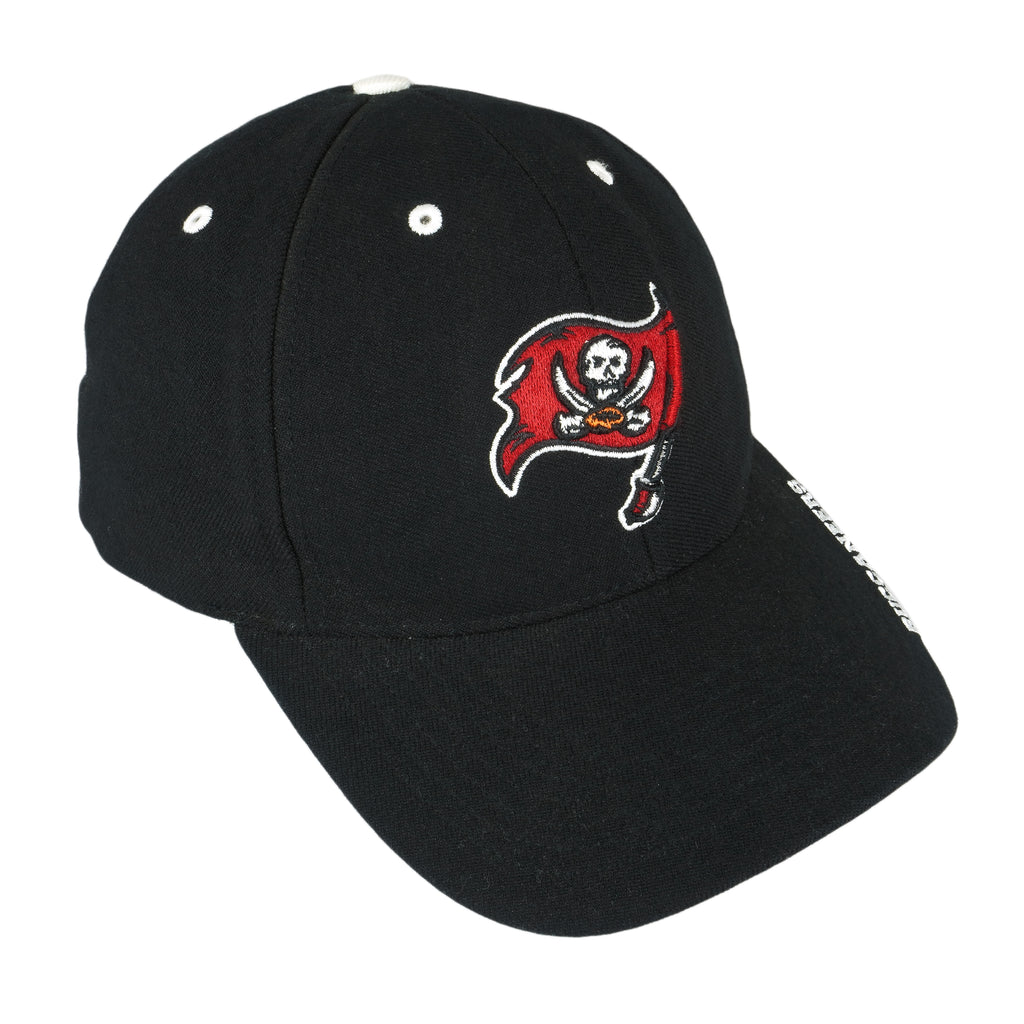 NFL (Twins Enterprise) - Tampa Bay Buccaneers Fitted Hat 1990s OSFA Vintage Retro Football