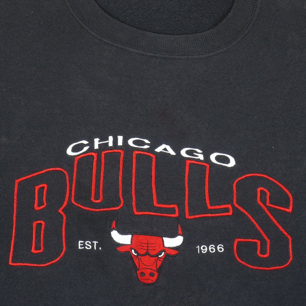 NBA (CSA) - Chicago Bulls Embroidered Crew Neck Sweatshirt 1990s X-Large Vintage Retro Basketball