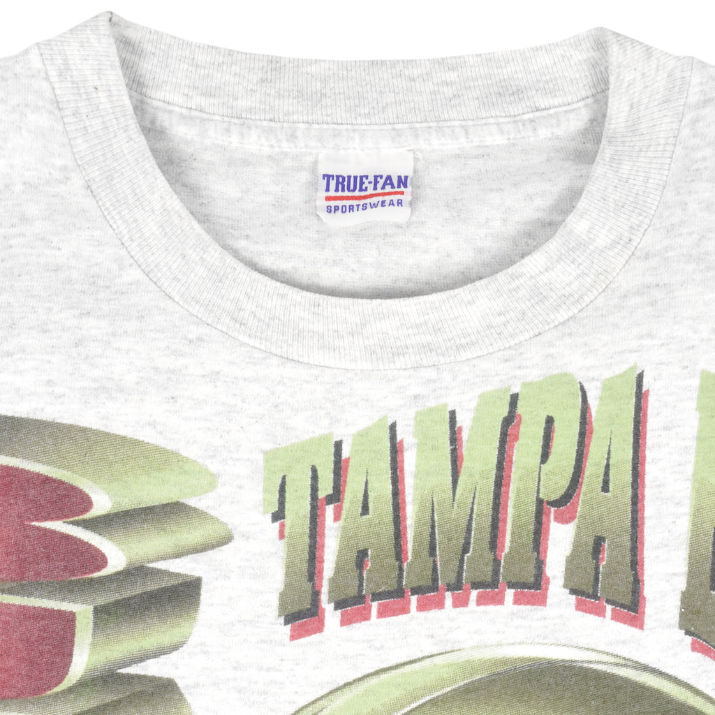 NFL (True-Fan) - Tampa Bay Buccaneers T-Shirt 1990s X-Large Vintage Retro Football