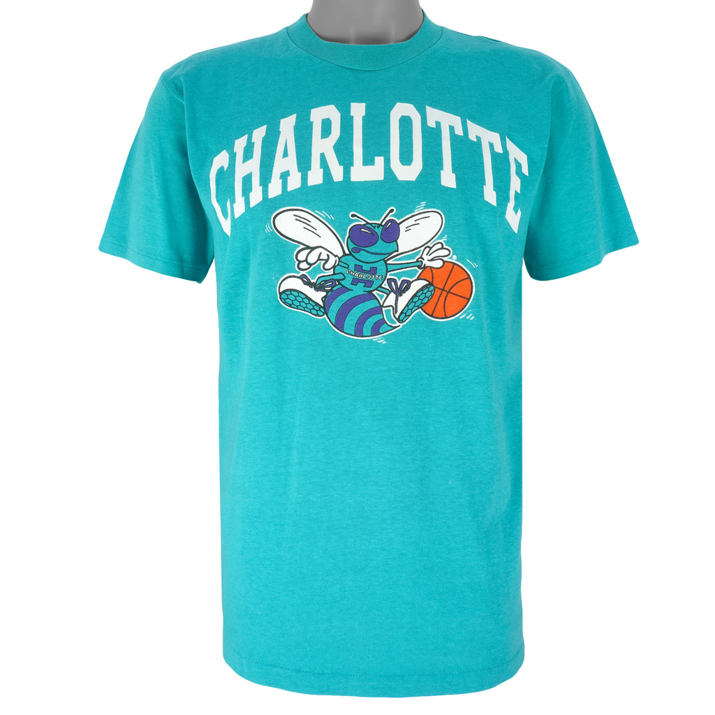 NBA (Belton) - Charlotte Hornets T-Shirt 1990s Medium Vintage Retro Basketball