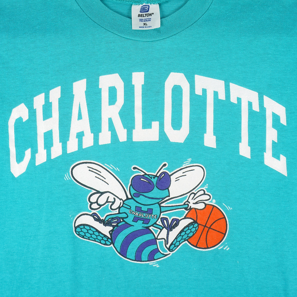 NBA (Belton) - Charlotte Hornets T-Shirt 1990s Medium Vintage Retro Basketball
