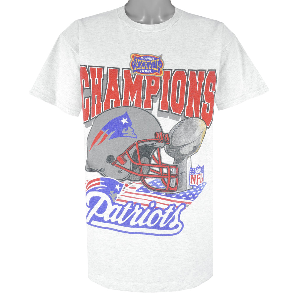 NFL (Delta) - New England Patriots Super Bowl Champs 38th T-Shirt 2004 Large Vintage Retro Football