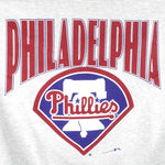 MLB (Nutmeg) - Philadelphia Phillies Crew Neck Sweatshirt 1990s Large Vintage Retro Baseball