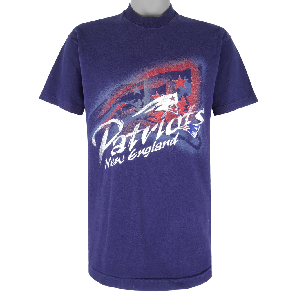 NFL (Hanes) - New England Patriots Spell-Out T-Shirt 1990s Large Vintage Retro Football